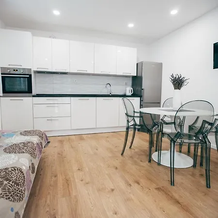 Zore Apartment *