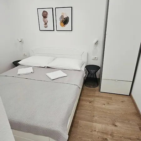 Zore Apartament Promajna