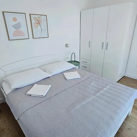 Apartament Zore *